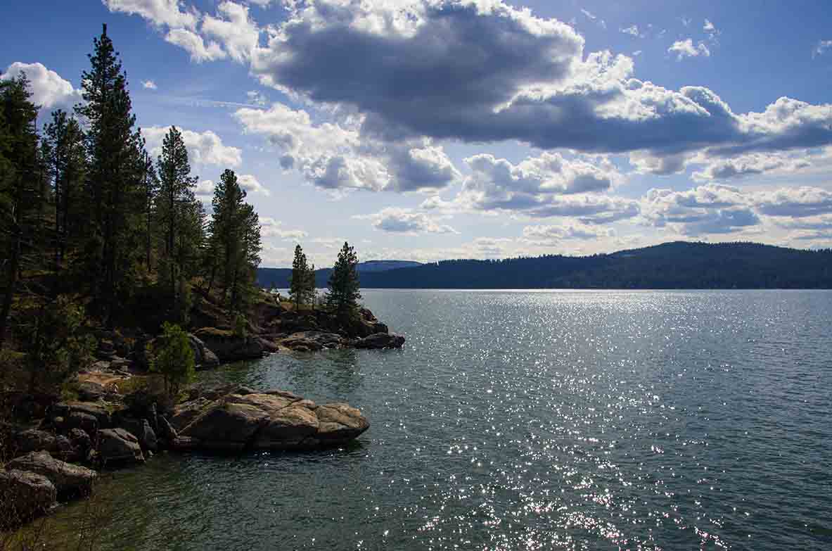 beautiful lake Coeur d  Alene on a spring day